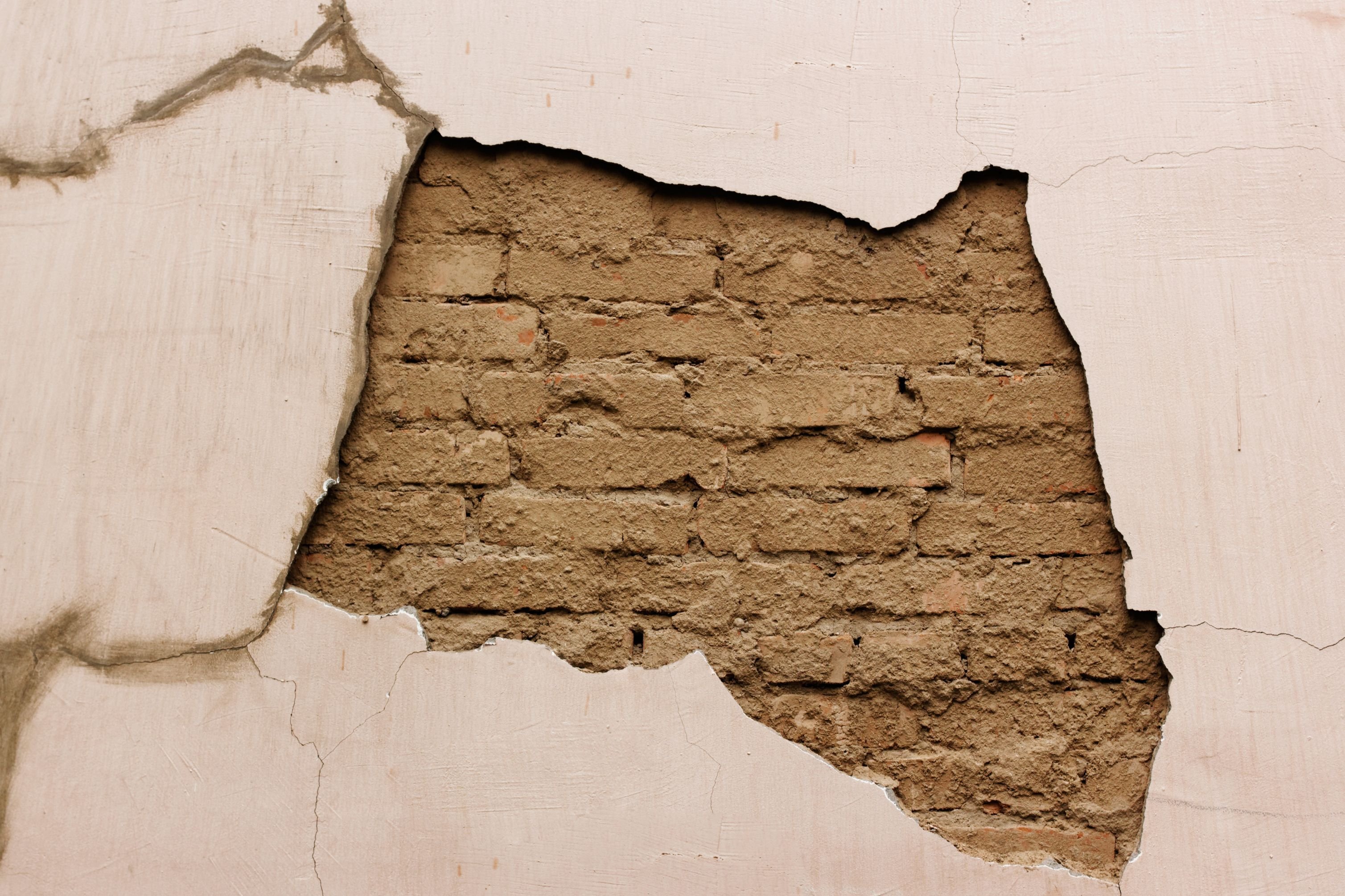 How a Plasterer Can Fix Wall Cracks-jpg