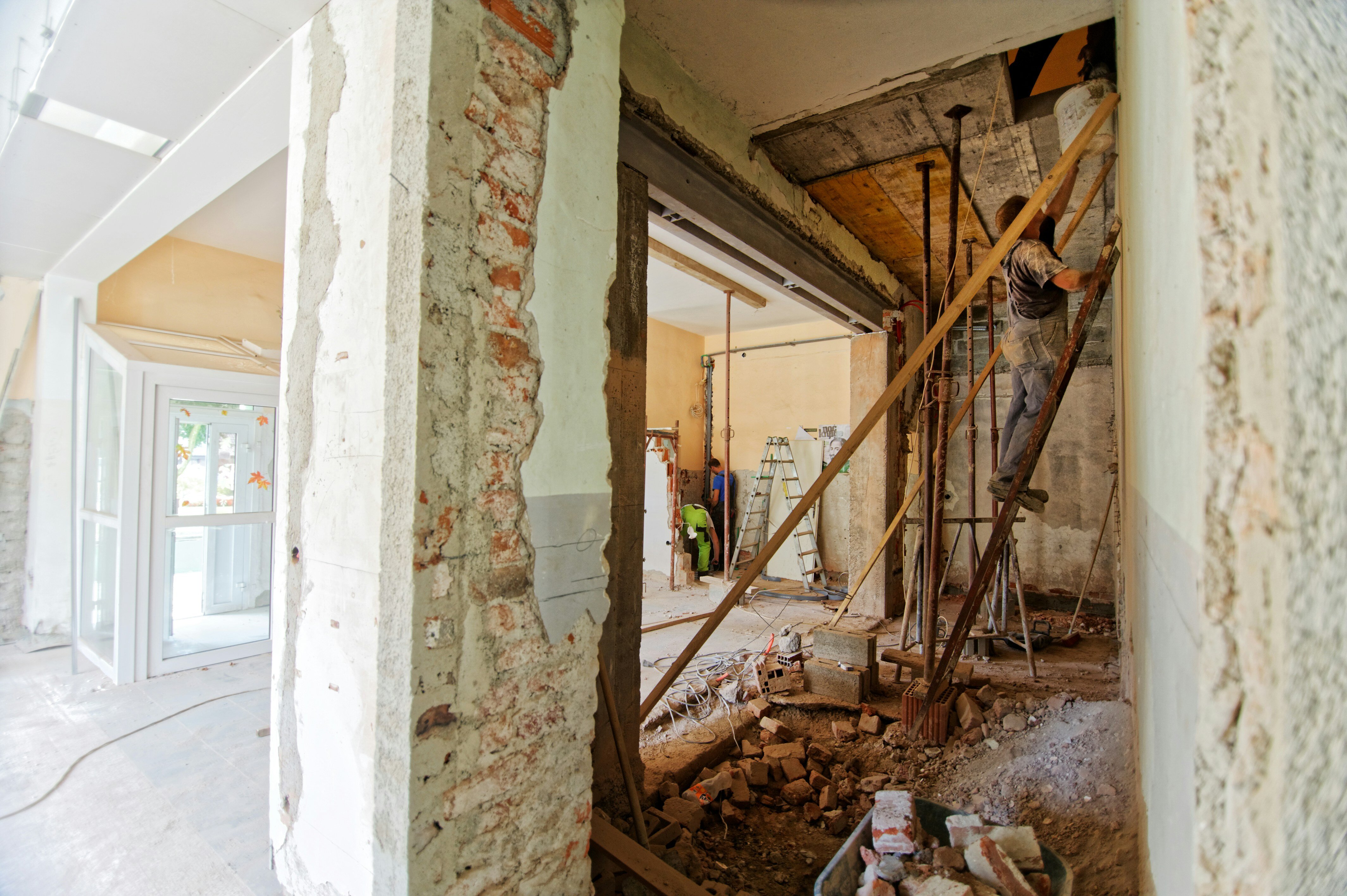 How to Handle Structural Issues During a Home Renovation