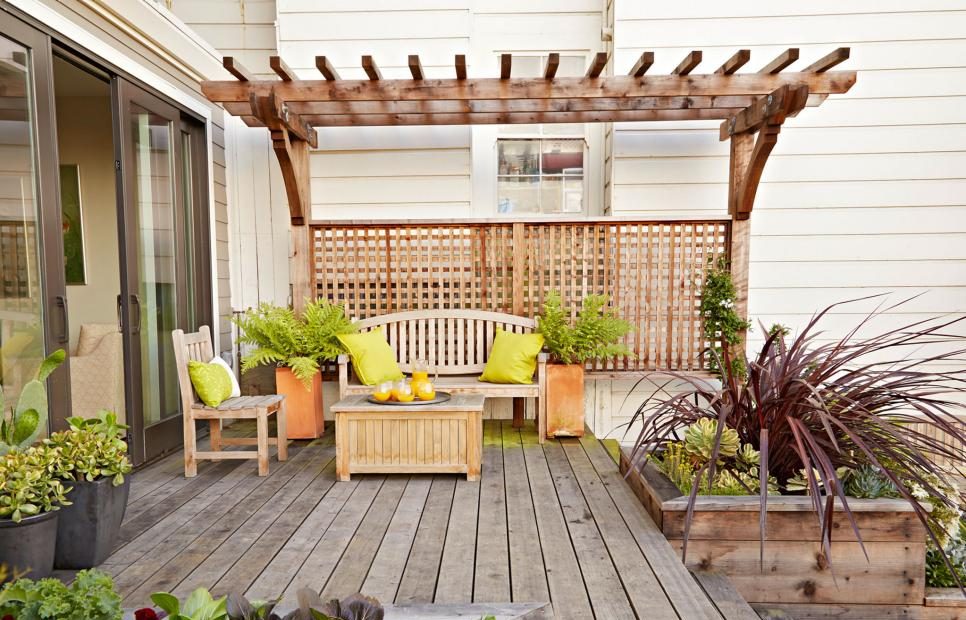 photos_hgtv__comphotosviewerpergola-city-garden-with-vegetable-beds-and-pergola-e1479777208763