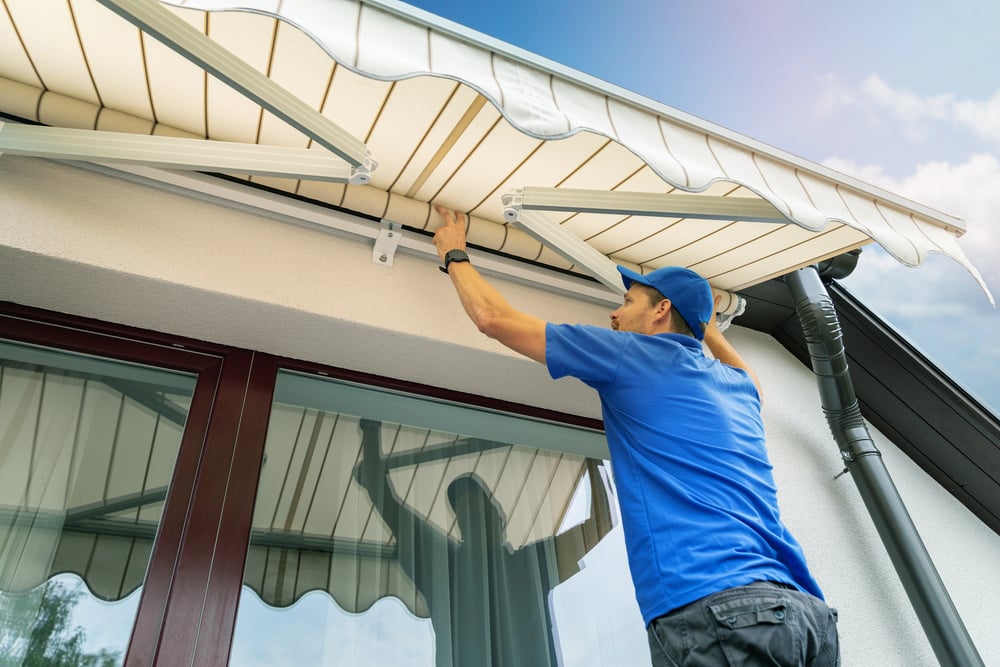 awning-installation-2-serviceseeking-jpg