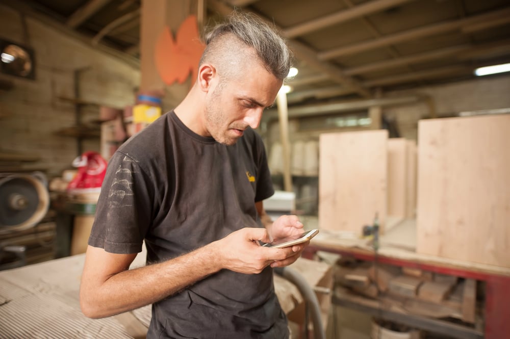 carpenter-builder-texting-serviceseeking