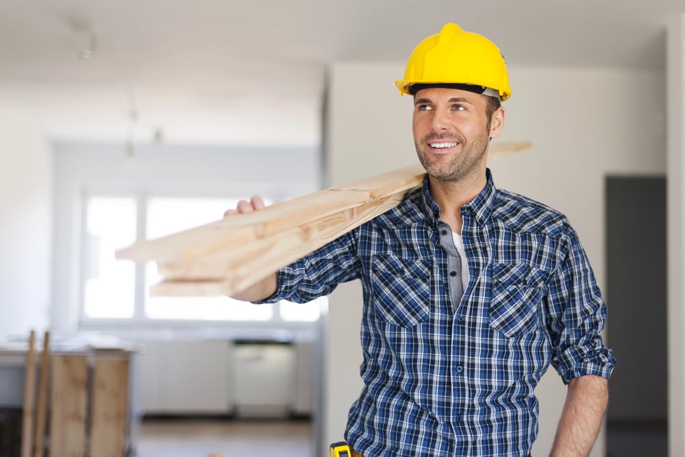 carpenter-smiling-tradie-serviceseeking
