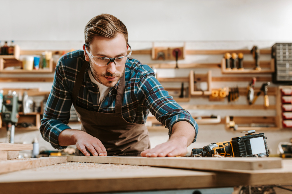 carpenter-tradie-serviceseeking-working