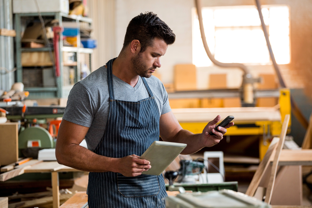 carpenter-tradie-text-serviceseeking