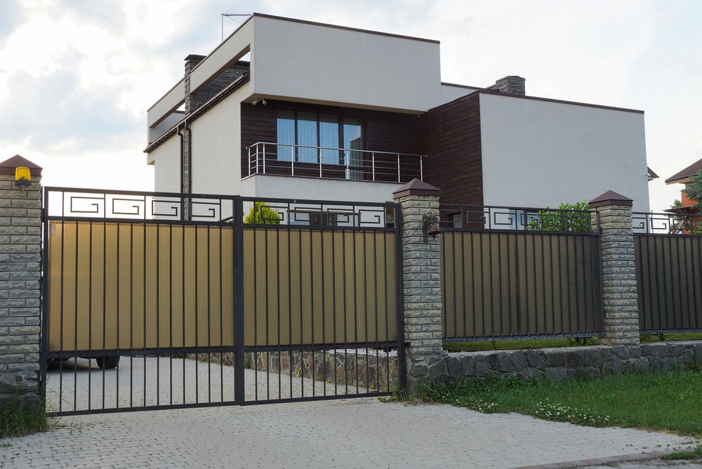 fence-exterior-paint-serviceseeking