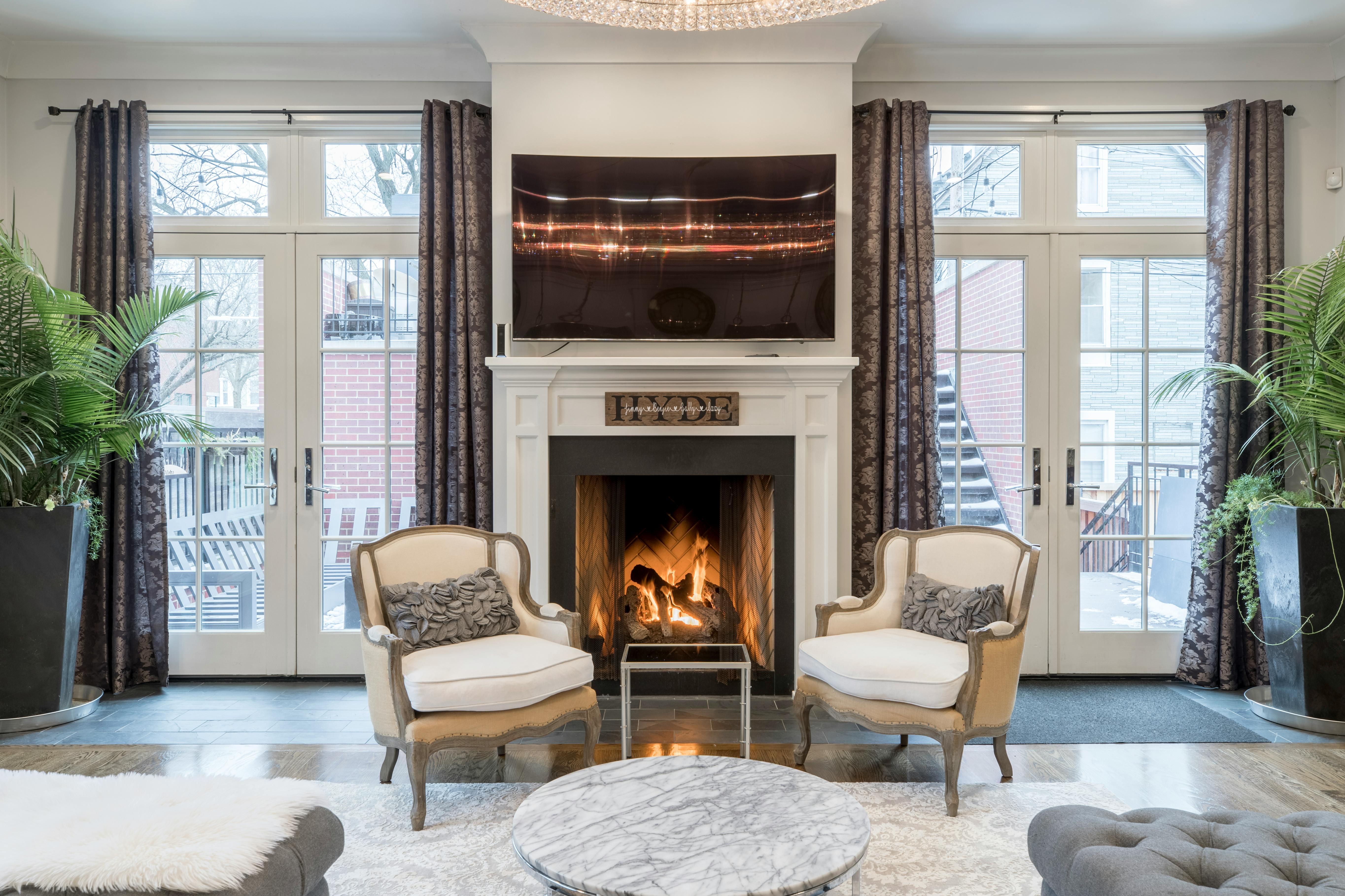 fireplace-living-room-winter-serviceseeking