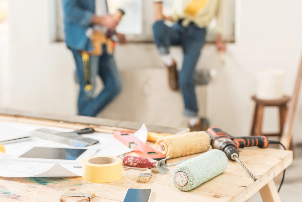 Two tradies talking, networking - ServiceSeeking