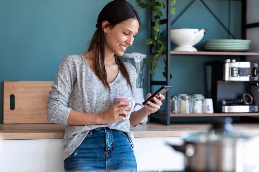 julie-homeowner-texting-kitchen-tradie-serviceseeking