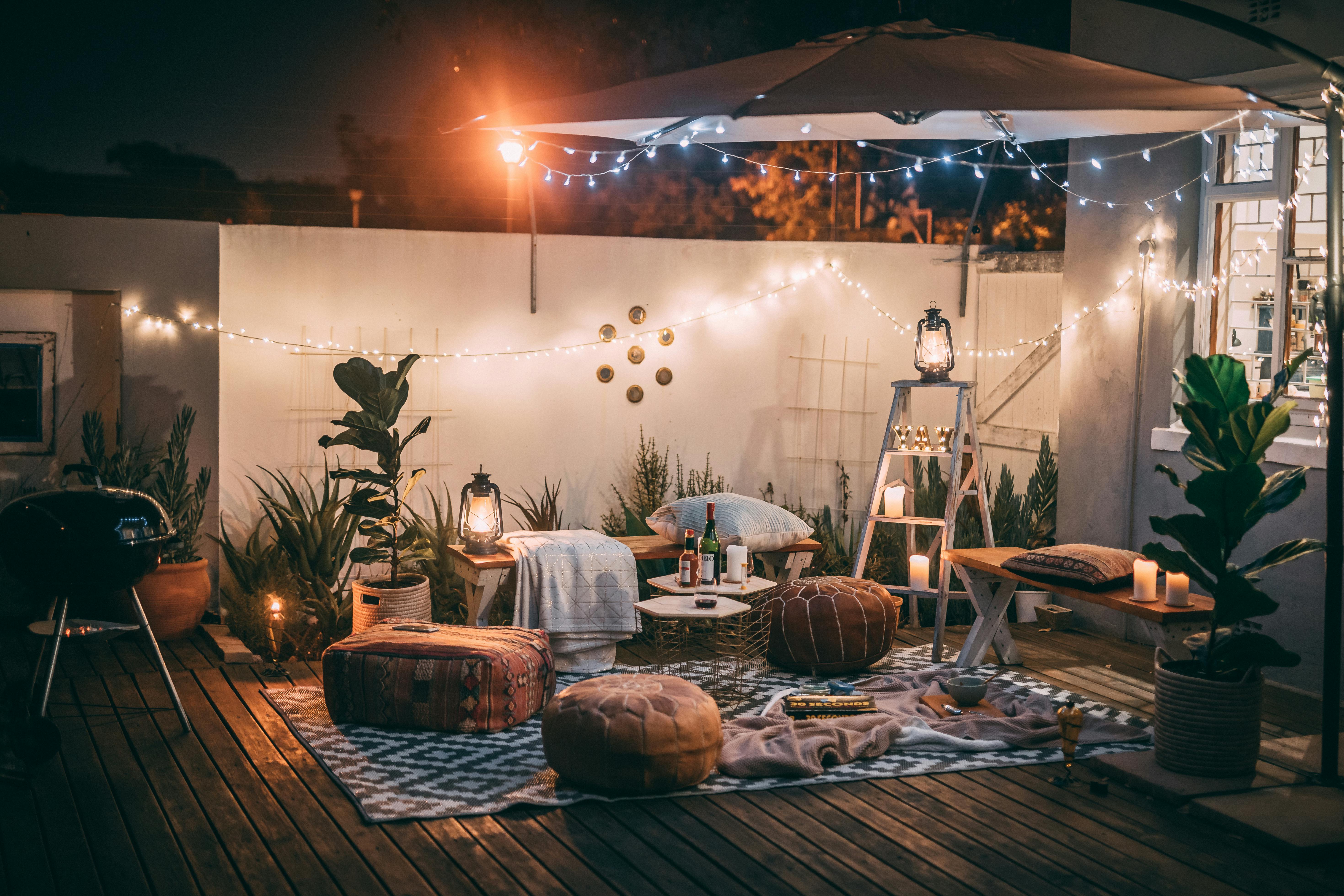 outdoor-lighting-backyard-summer-serviceseeking