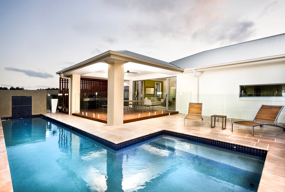 swimming-pool-modern-house-serviceseeking-maintenance