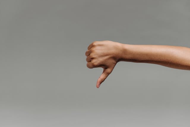 thumbs-down-negative-reviews-serviceseeking