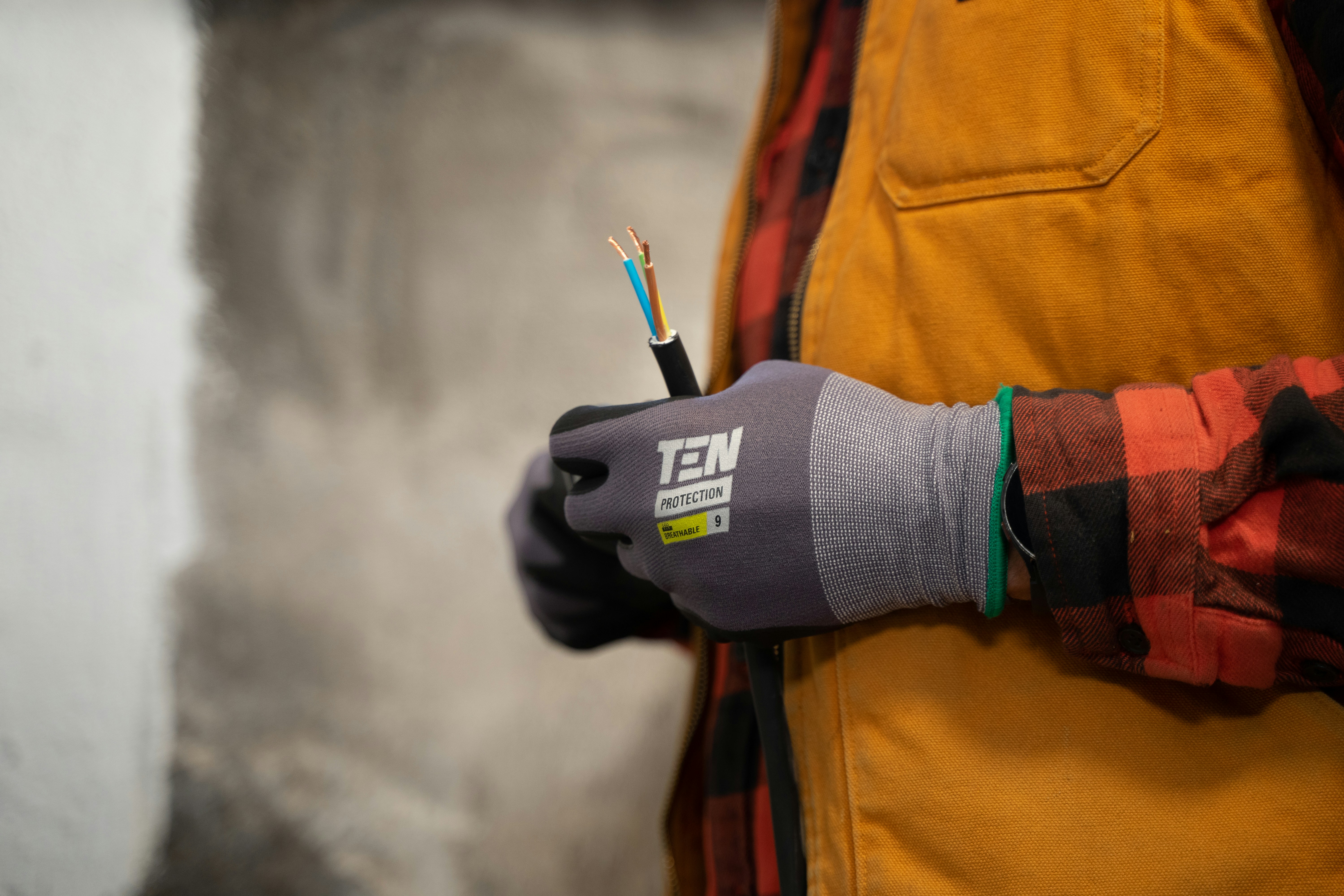 Why This Thriving Electrician Recommends ServiceSeeking